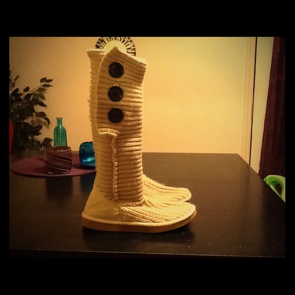 **TRADE***Ugg style knit boots