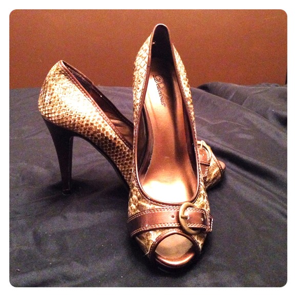 Synthetic brown and gold snakeskin peep toe pumps