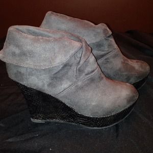 Nine West wedge, platform booties sz 10
