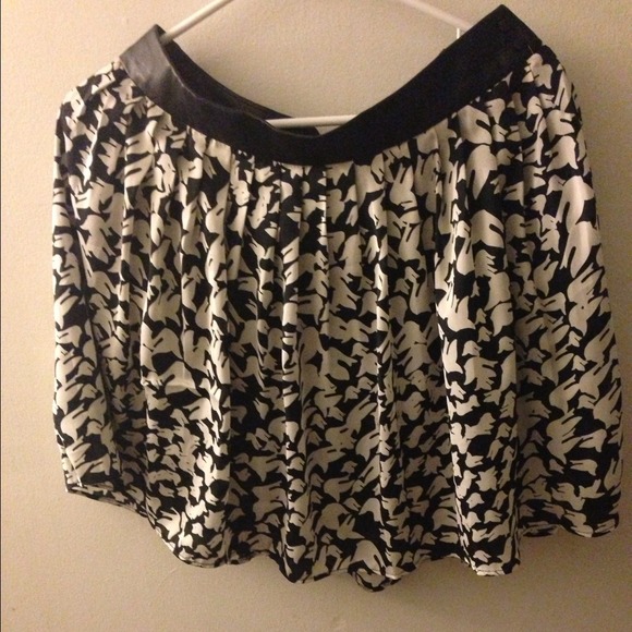 ๐SALE๐HP๐New w/out tag Pleated skater Skirt - Picture 2 of 4