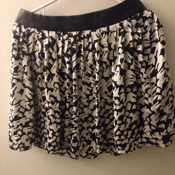 ๐SALE๐HP๐New w/out tag Pleated skater Skirt - Picture 3 of 4