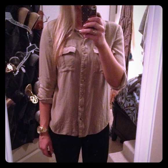 🚫TRADED🚫Tan long sleeved blouse w/ gold buttons