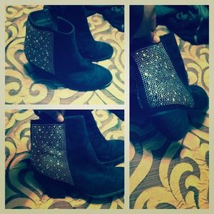 Boots size 8