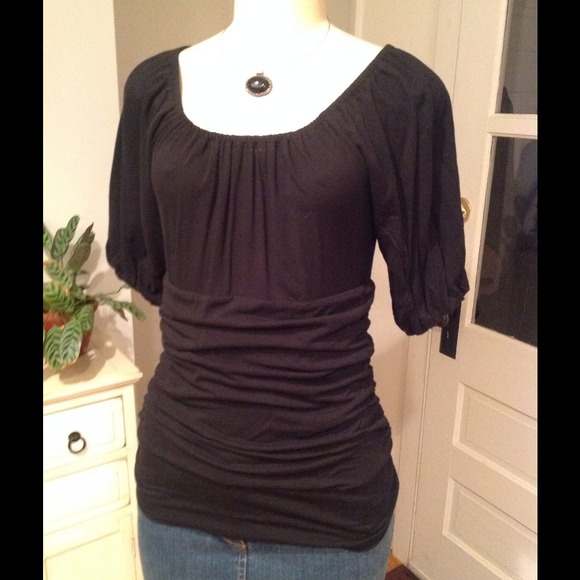 🚫SOLD🚫🎉⭐️I.N.C beautiful black top w/rouching⭐️