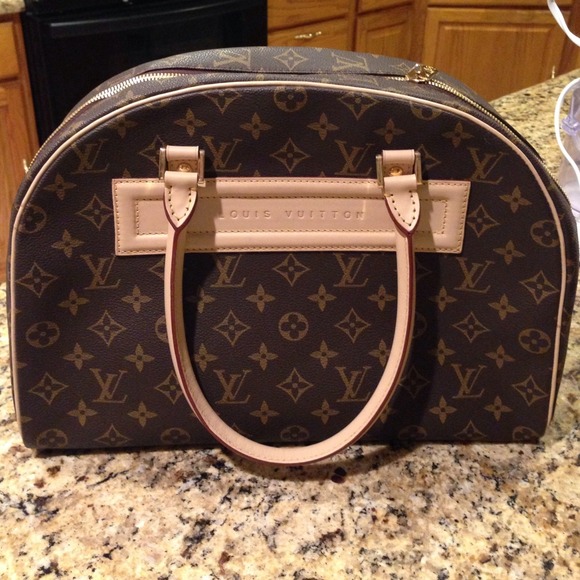 High quality Louis Vuitton tote bag.