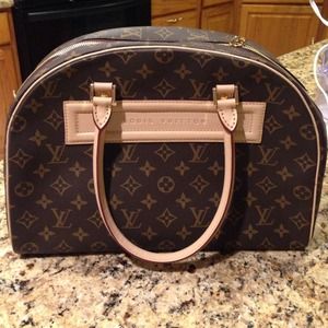 High quality Louis Vuitton tote bag.