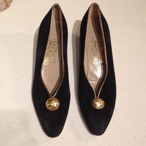 Gorgeous Vintage Ferragamo black suede pumps