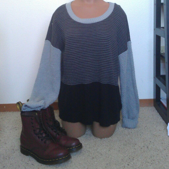 Urban outfitters sweater flawless!! Reduced price