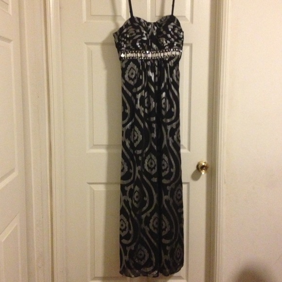 Dress - Picture 3 of 3
