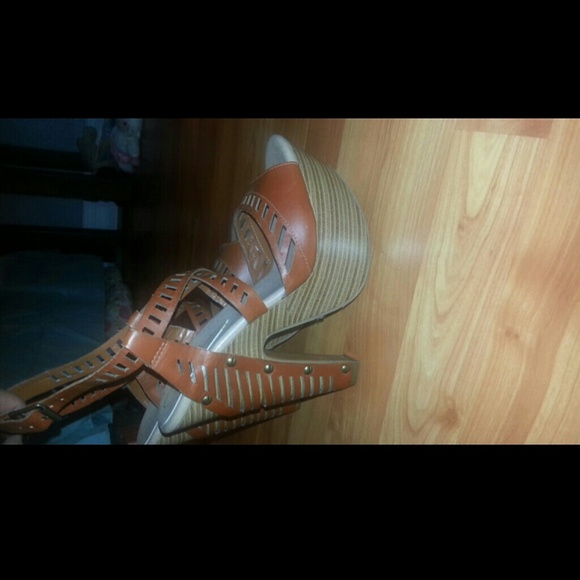 ×××SOLD××××Jessica Simpson platform heels - Picture 3 of 4