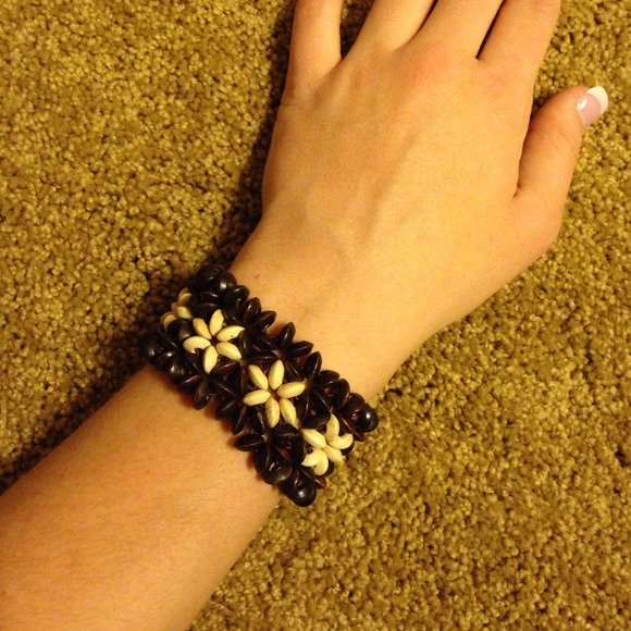 Wood beaded bracelet