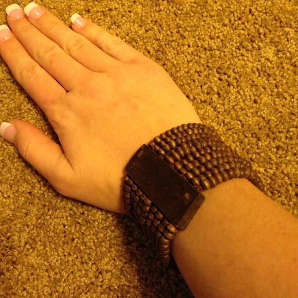 Wood beaded bracelet