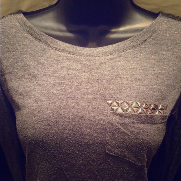⭐⭐SOLD IN BUNDLE⭐⭐Stylish Tee Adorned with Studs