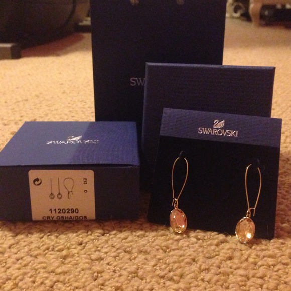 Brand new earrings from Swarvoski! - Picture 1 of 3