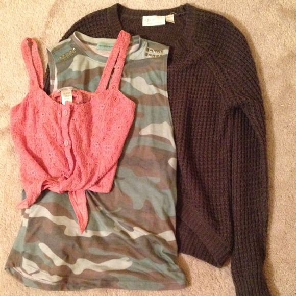 🌻 Tanks and Sweater Bundle 🌻