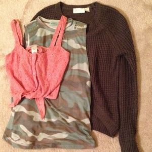 🌻 Tanks and Sweater Bundle 🌻