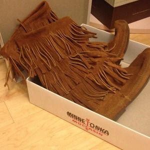 Fringe boot