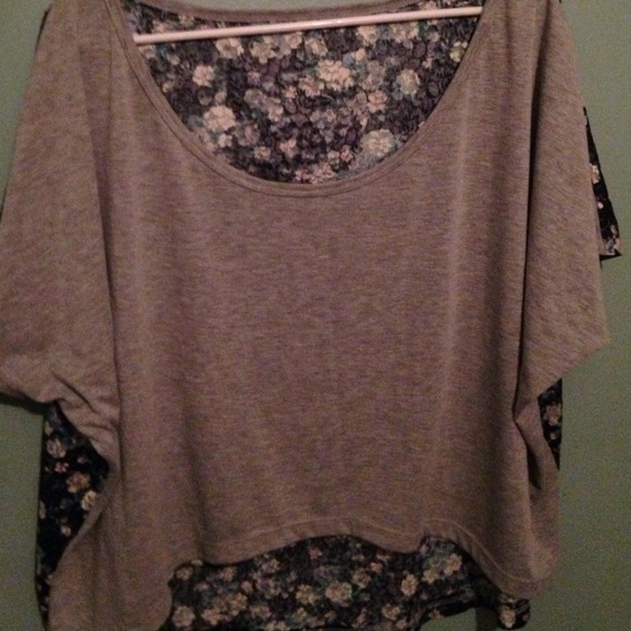 Tops - Grey crop top with floral sheer back