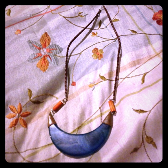 Threaded necklace