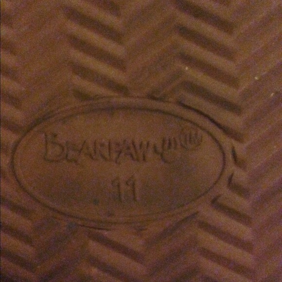 Bear paw button boots. - Picture 3 of 3