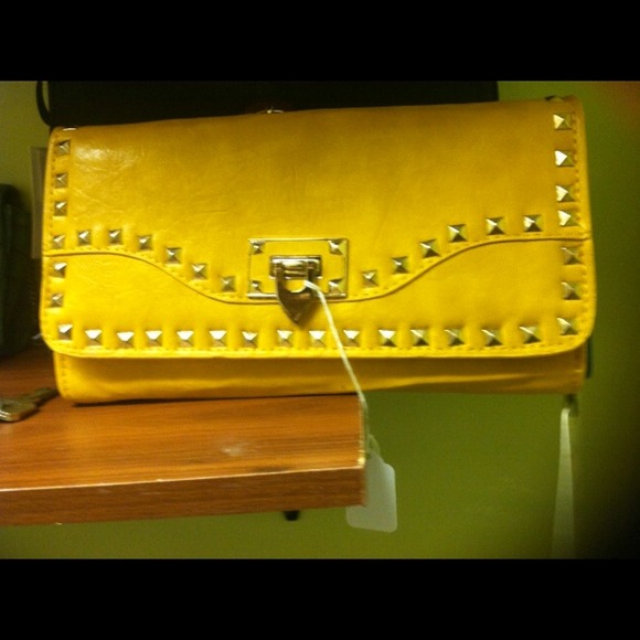 Yellow studded fashion clutch.