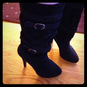 🌟REDUCED Black suede-like buckled heeled boots