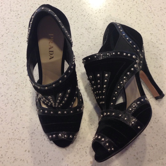 ⚡️LUCKY YOU SALE⚡️PRADA black velvet Bootie