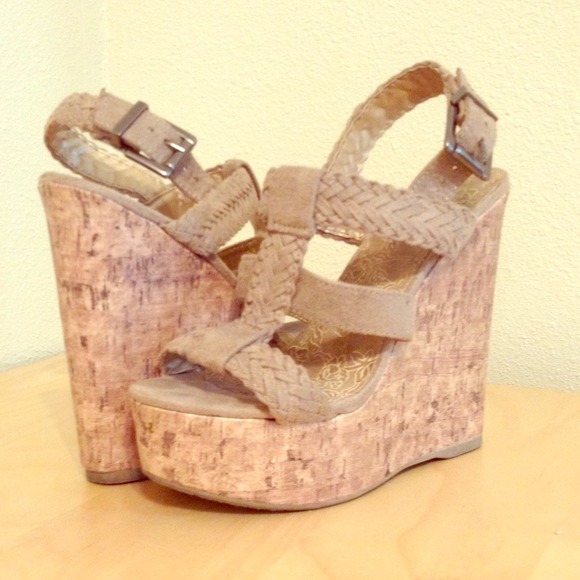 Shoes are too small for me.