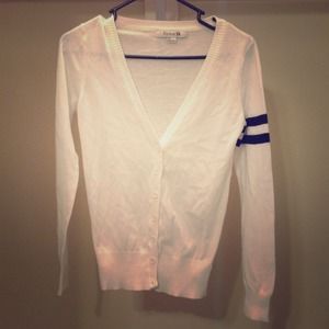 This sweater is too small for me.