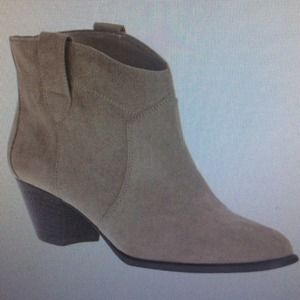 Western ankle boot