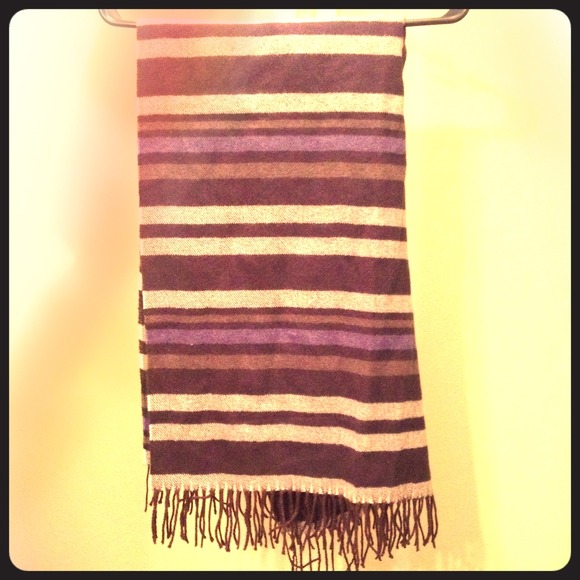 I have too many scarfs.