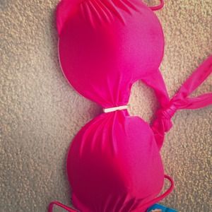 🎁Victoria's Secret bikini top!