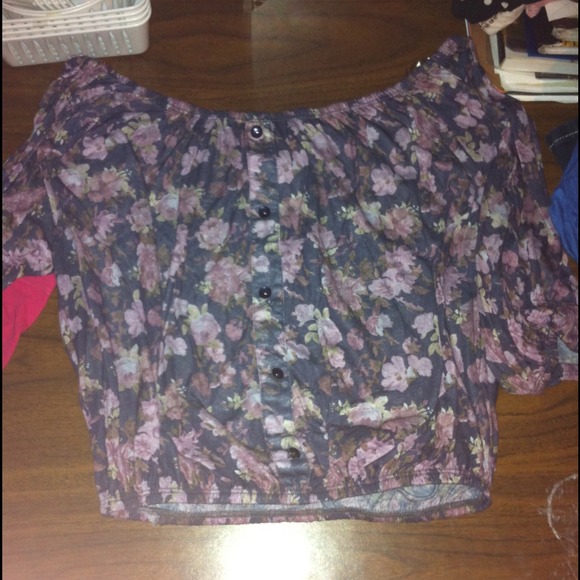 A cute size small top(: