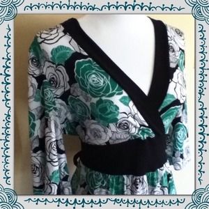 🚫Sold in Bundle🚫✨Lovely Floral Top
