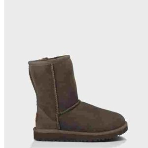 REduCeD!!!! Little kids chocolate classic Ugg