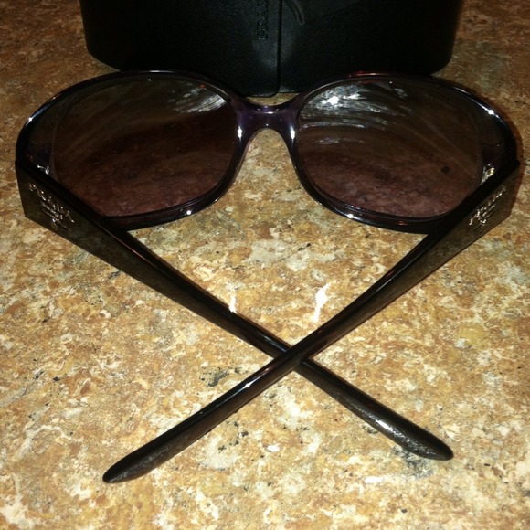 Prada sunglasses!! - Picture 3 of 4