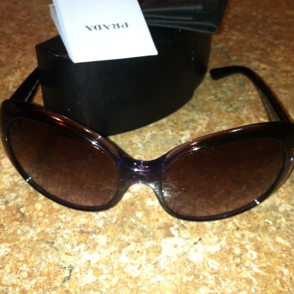 Prada sunglasses!! - Picture 4 of 4