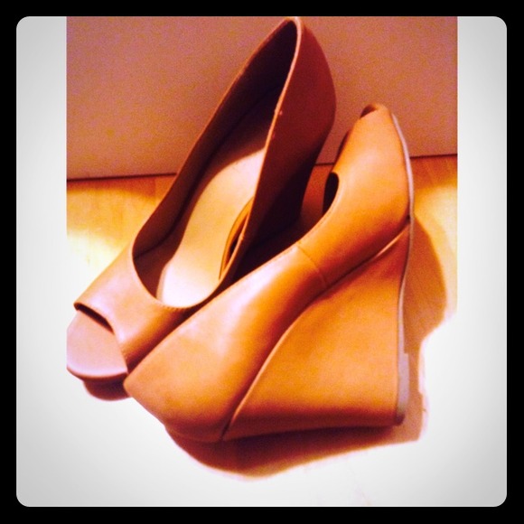 F21 wedges NWOT
