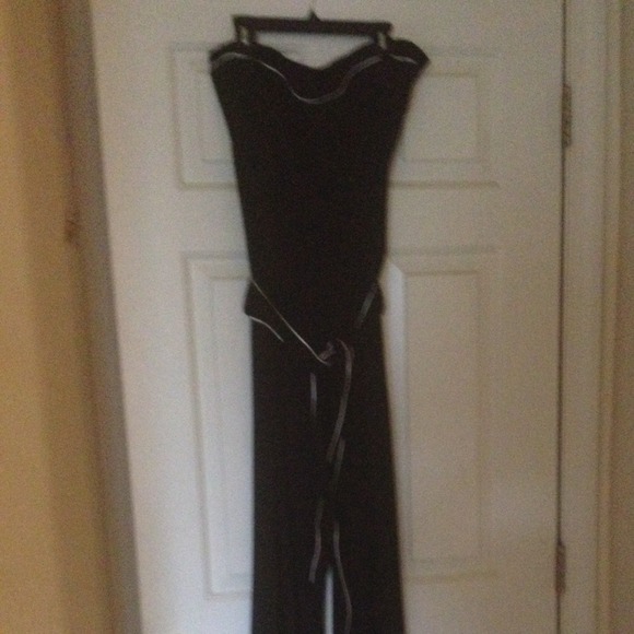 Newport News jumpsuit sleeve less black