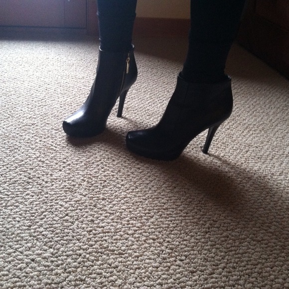 House of Harlow 1960 Leslie ankle boot - Picture 3 of 3