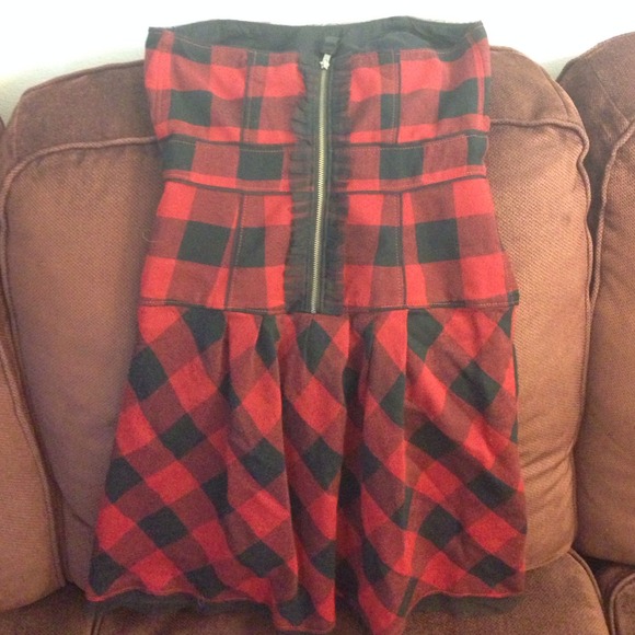 SOLD 🌴🌾NWOT Strapless red plaid dress - Picture 3 of 3