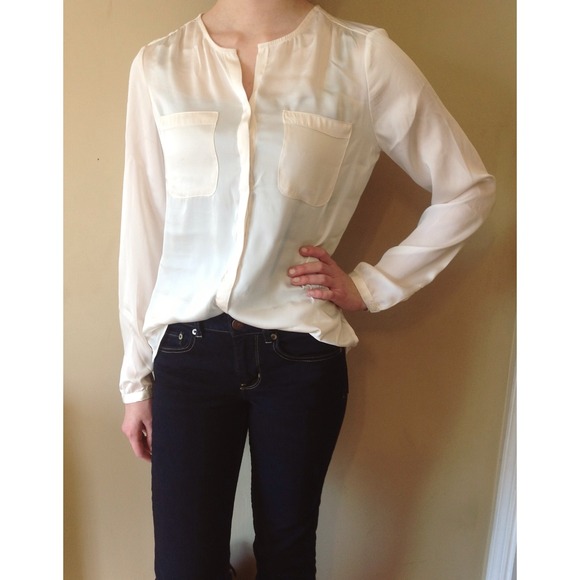 Liz Claiborne Tops - 🎉Cyber Monday Special🎉 Cream Button-up blouse