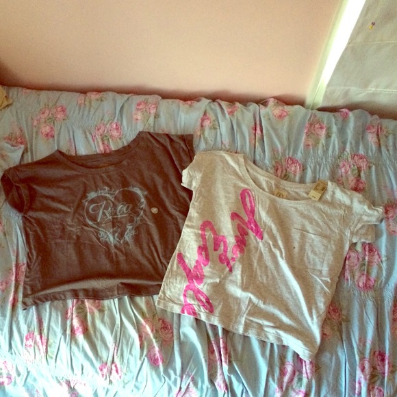 Cropped, loose fitting t shirts