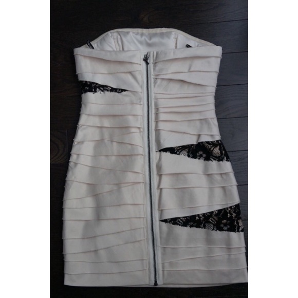 HP🎉NWT Bebe Carlita dress ivory & black lace - Picture 3 of 3