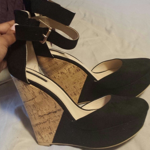Blavk Wedge heels