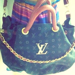 LV big, pretty never used bag!