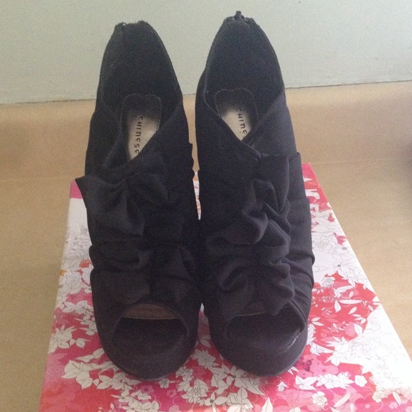 Chinese laundry Haylie. Sky high heeled booties.