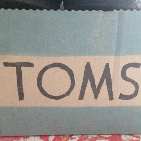TOMS desert wedges black size 8.5