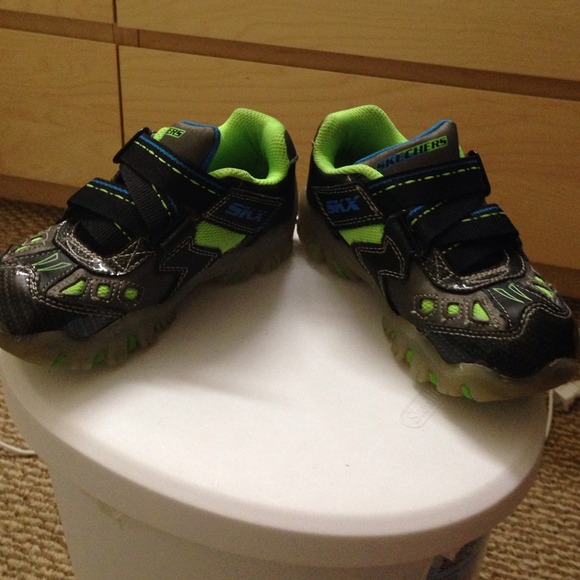 A toddler boy sneaker