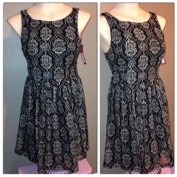 Really cute black/white Knee Length Dress